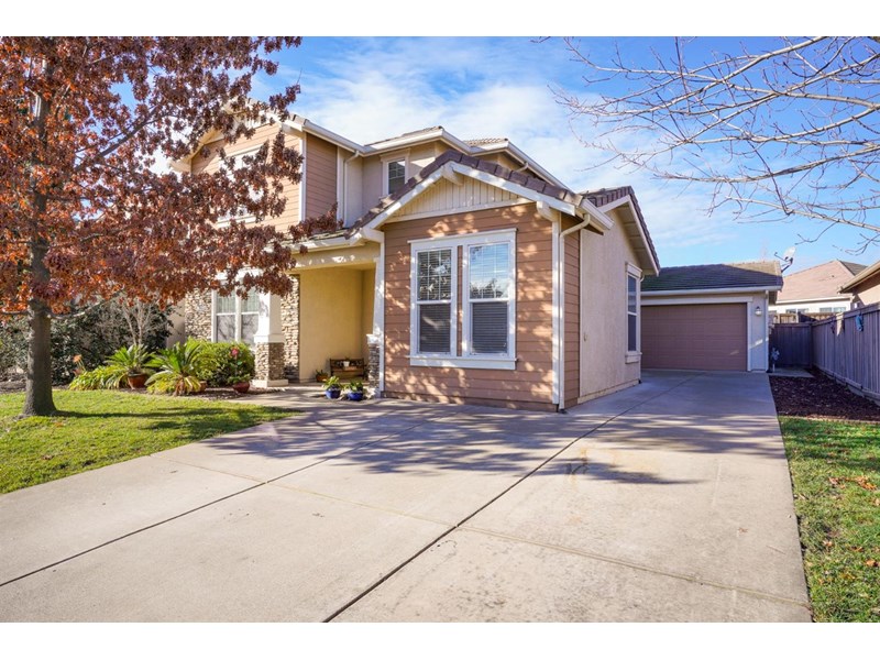 Welcome to 12090 Erato Circle in the ever-popular Anatolia community which is connected to top-rated school district. Beautiful clubhouse and community amenities are included in reasonable HOA dues.